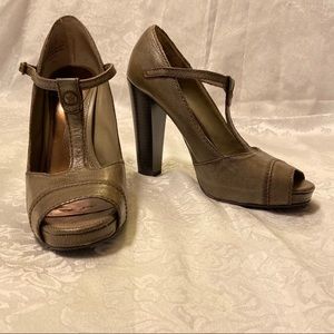 Vera Wang platform peeptoe heels, Taupe